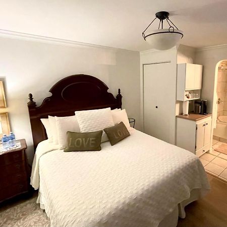 A Vista Villa Couples Retreat Келоуна Экстерьер фото