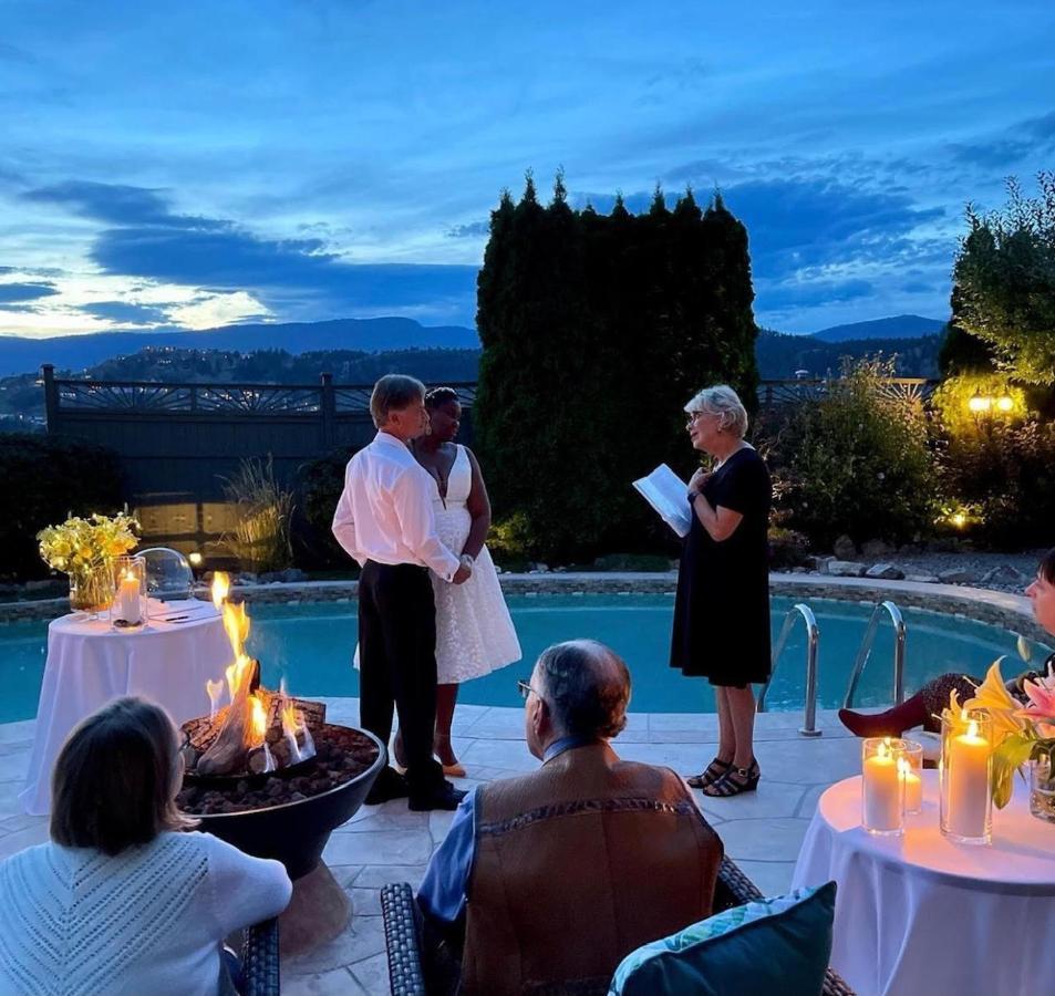 A Vista Villa Couples Retreat Келоуна Экстерьер фото