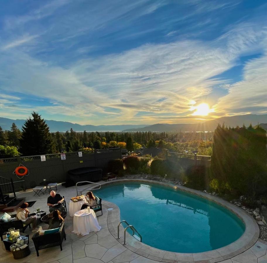 A Vista Villa Couples Retreat Келоуна Экстерьер фото