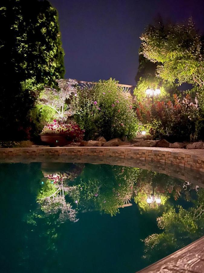 A Vista Villa Couples Retreat Келоуна Экстерьер фото