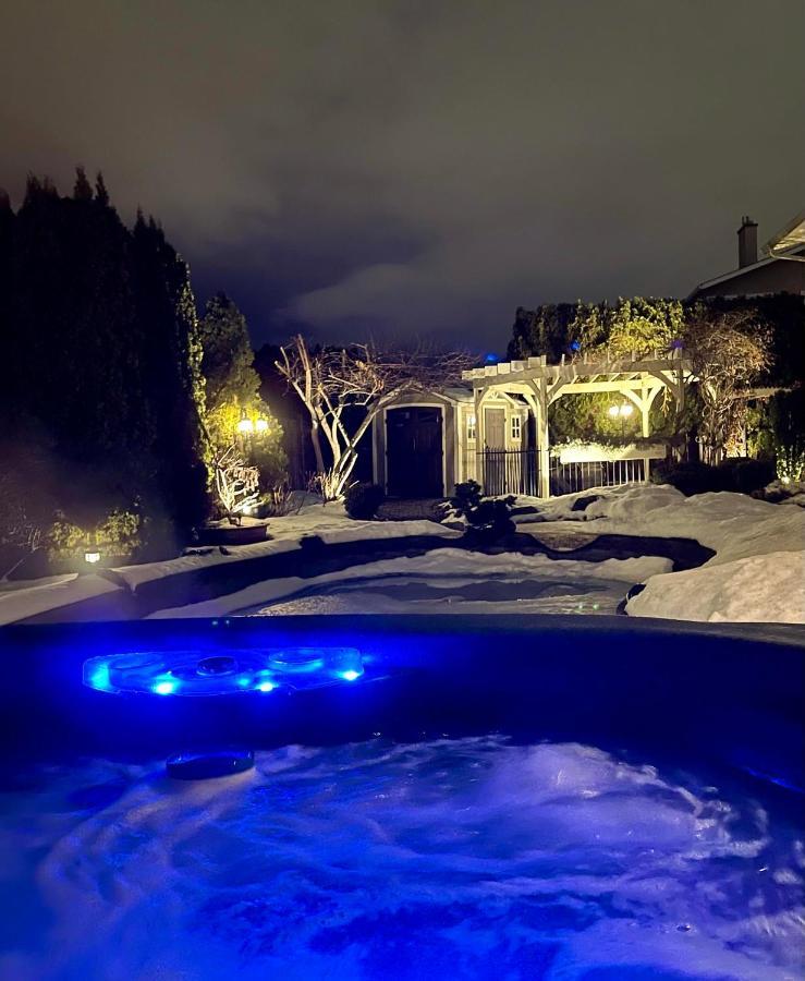 A Vista Villa Couples Retreat Келоуна Экстерьер фото