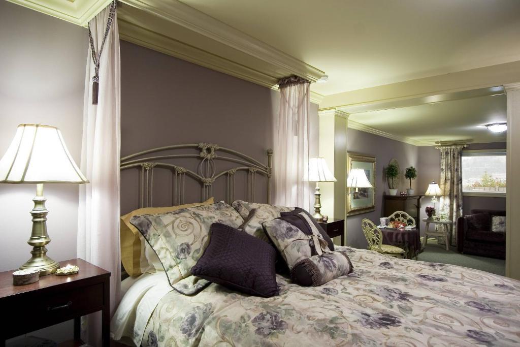 A Vista Villa Couples Retreat Келоуна Номер фото