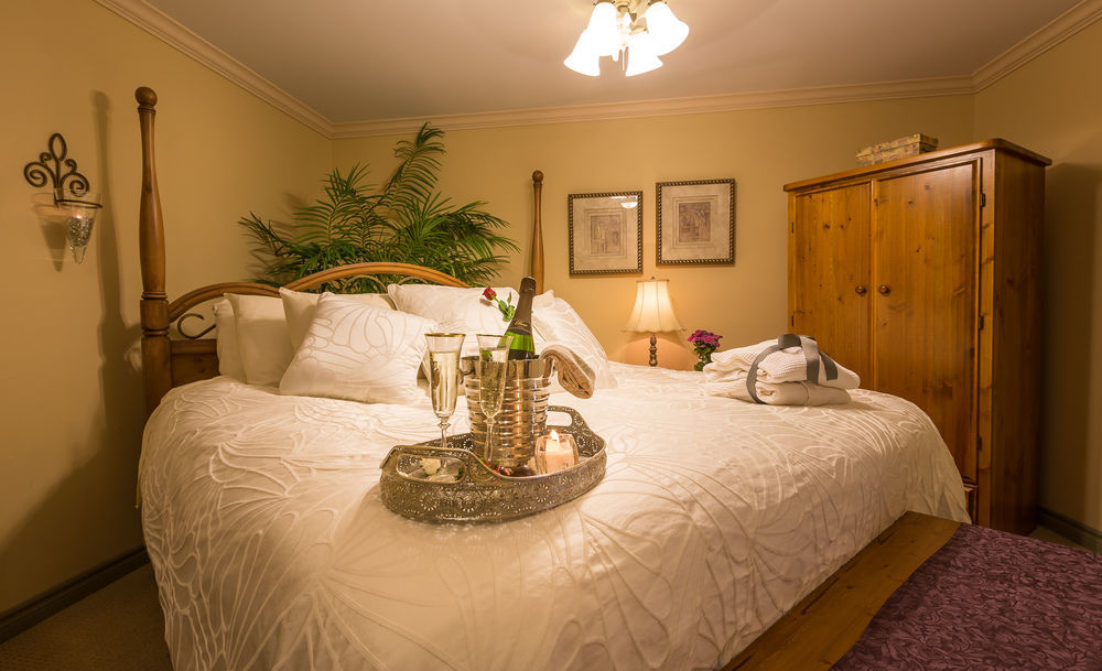A Vista Villa Couples Retreat Келоуна Экстерьер фото