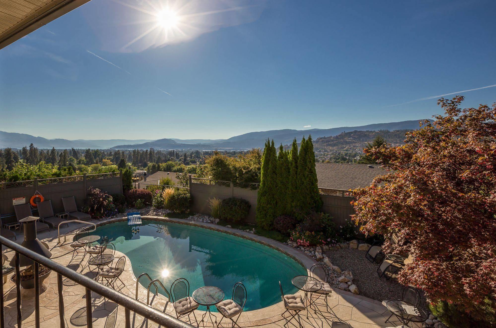 A Vista Villa Couples Retreat Келоуна Экстерьер фото
