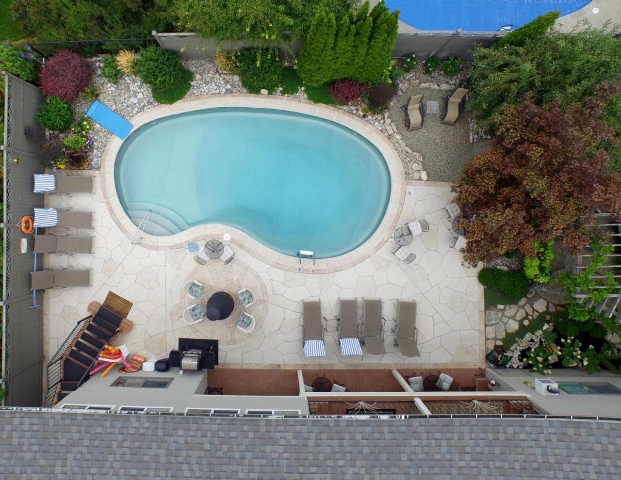 A Vista Villa Couples Retreat Келоуна Экстерьер фото